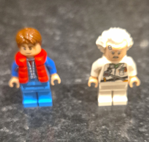 Lego back the future marty - back,